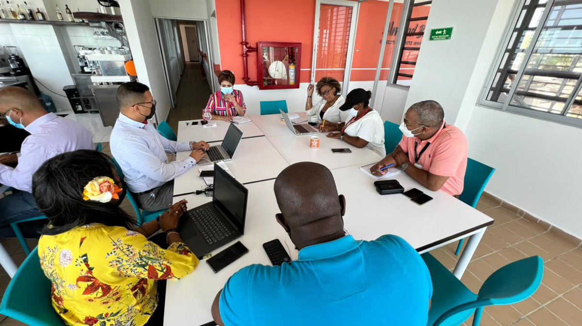 SENASanAndres's tweet photo. 📸 Directora (e) @lbarraganb se reúne con su comité primario de la Regional para verificación en el avance de metas, y planteamiento de estrategias para convocatorias de ofertas de formación titulada y complementarias.
#SENAEnAcción https://t.co/kAYugjkR6X