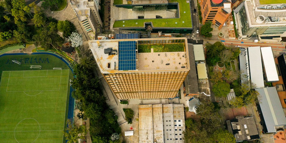 UniJaveriana's tweet photo. La vicerrectora administrativa, @catalinaderozo, comparte en este artículo las acciones y logros de la Universidad para tener un campus sustentable. ¡Seguimos trabajando por el cuidado de la casa común!

Léelo en 👉 https://t.co/mvSZBAuQRl
#JaverianaSostenible https://t.co/BwgyYp0vwj