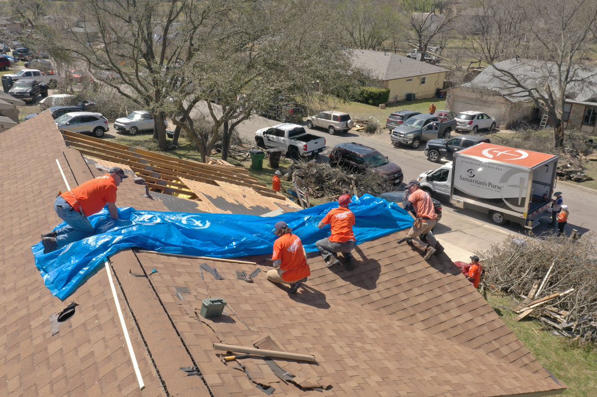 EdwardG1911's tweet photo. Grateful for the hands and feet of Christ out helping so quickly after such devastating storms made their way through #Texas & #Louisiana. #Pray for the hurting cities and the volunteers out serving. Want to #HelpInJesusName? Go to https://t.co/Hb9sgnz3gx https://t.co/pJNLR1sMYS