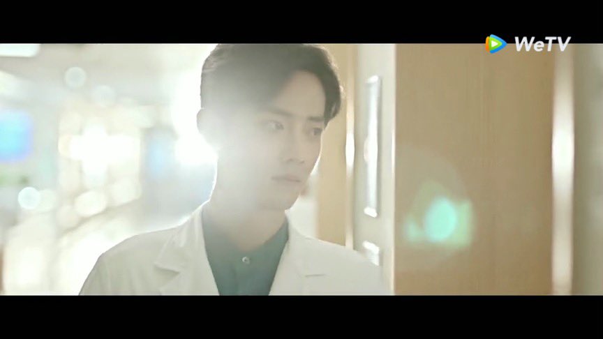 watchingserie's tweet photo. ฮือออ ชอบฉากนี้มาก ยิ้มปนสุขปนเศร้า บอกไม่ถูก ผ้มอินมากกก😭😭 ความพยายามของหมอกู้สำเร็จแล้วนะ

#คุณคือคําปฏิญาณแห่งรัก #theOathOfLove https://t.co/pUBMouGG9i