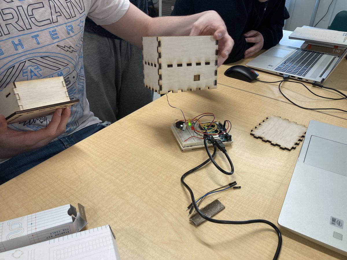 NLSD_Huck's tweet photo. Julius explaining his Knock Lock design for the #Intro2Electronics class. This is V3. He is currently making improvements for V4. This is programmed to open the lock based on number and sound of the knocks. Julius designed the box and used an @arduino . https://t.co/6W62QTaYoy