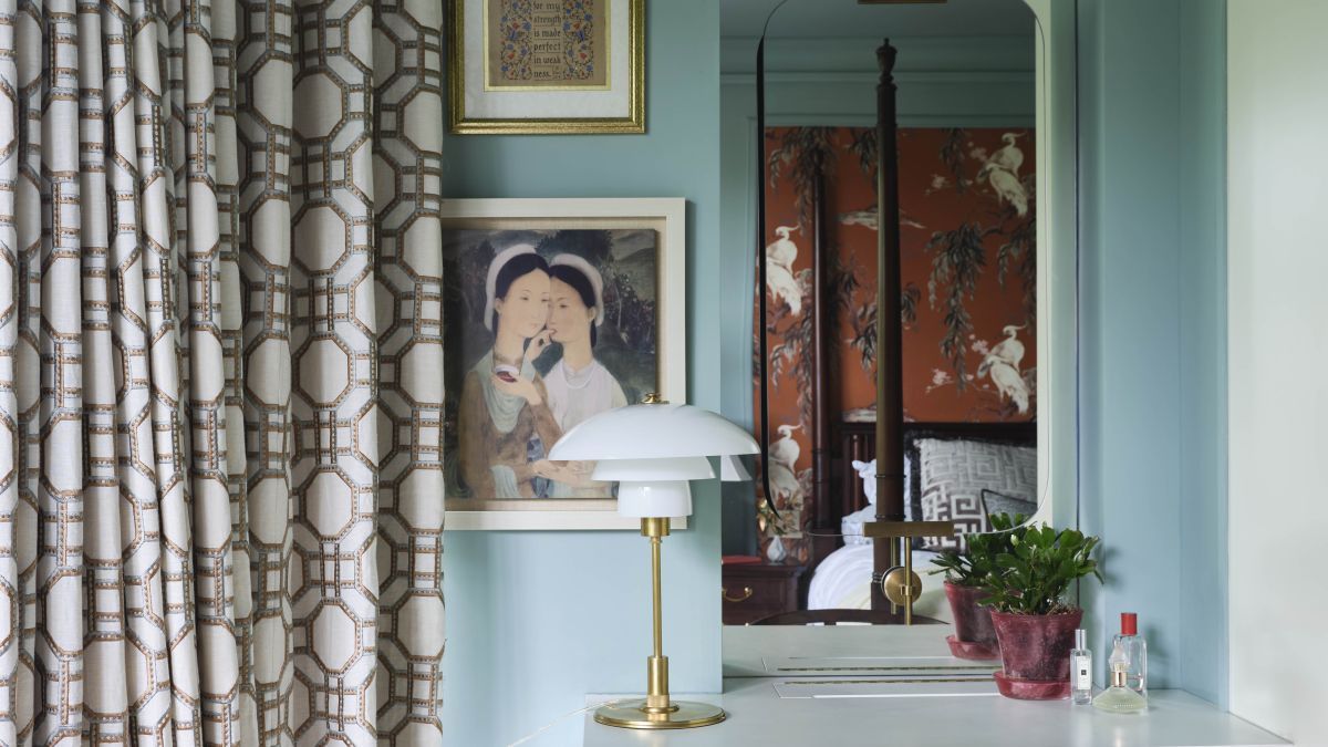 FengShuiAgency's tweet photo. Why you should never put a mirror opposite your bed according to #fengshui https://t.co/DNEjbMlz1T https://t.co/XDp4jlfP56