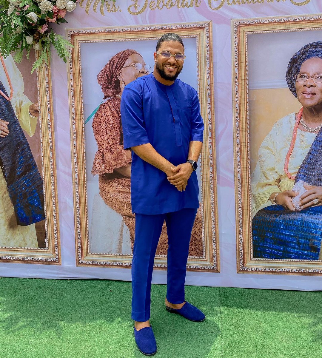 Houseoftuyi's tweet photo. Cheers 🥂 to delivering perfect fittings✅
•
3rd and 4th frame is why we do what we do 😁
•
Trad-Fit series.
•
Price- N20,000
•
#houseoftuyi #trad #traditionalwedding #traditionalattire #fashion https://t.co/4II8iOEUuA