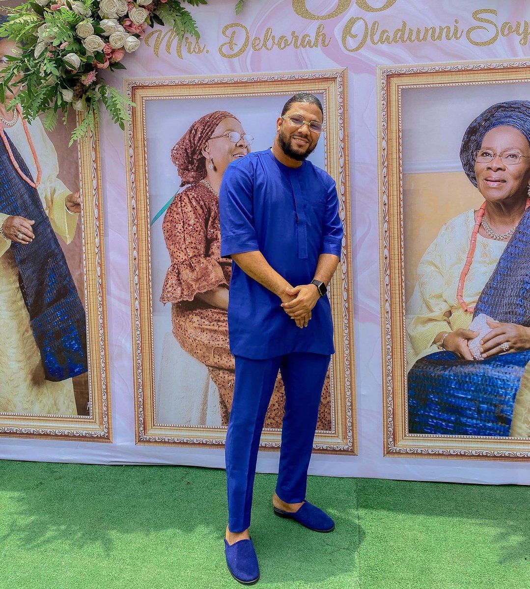 Houseoftuyi's tweet photo. Cheers 🥂 to delivering perfect fittings✅
•
3rd and 4th frame is why we do what we do 😁
•
Trad-Fit series.
•
Price- N20,000
•
#houseoftuyi #trad #traditionalwedding #traditionalattire #fashion https://t.co/4II8iOEUuA