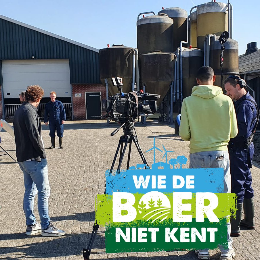 De_Heus_Voeders's tweet photo. In het nieuwe RTL4-programma Wie de boer niet kent, gaat presentator Jamie Trenité de boer op om alles te ontdekken wat hij nog niet wist over boeren, dieren en duurzaamheid. In de eerste aflevering is hij bij het varkensbedrijf van de familie Schepers: https://t.co/A9fLc4xmqJ https://t.co/650yr9jMGr