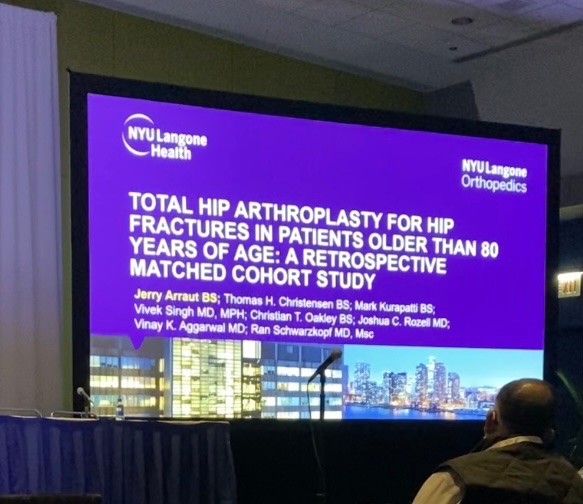 We also want to give a shout-out to our Jerry Arraut for his podium presentation today at <a href="/AAOS1/">AAOS</a> discussing primary #THA in #octogenarians with #fractures <a href="/ArrautJerry/">Jerry Arraut</a> <a href="/MdSchwarzkopf/">Ran Schwarzkopf MD</a>