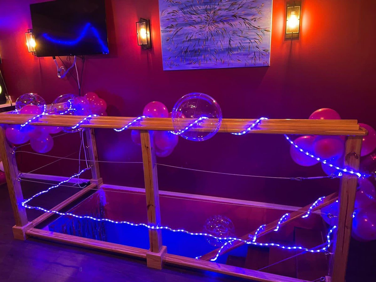 eventitbvi's tweet photo. 26 and Bubbly 🍾🥂
 
The #EventItBVI team showcases our decorating skills at this glow in the dark bubbly soiree .
 
Feel the #EventItBVIExperienece.
#Balloons #HappyBirthday #glowindark #pink #bubbly #youcantsipwithus #events https://t.co/Ret0bxAW9T