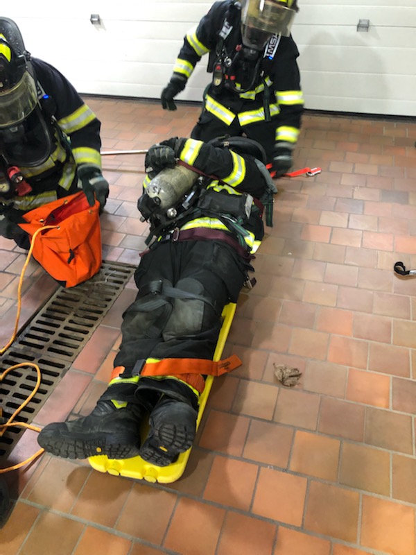 AndrewBBaird's tweet photo. LFD Station Crew honing their RIT skills in between calls. @LeamingtonFire1 @TweetLeamington https://t.co/FUhnSo94Ce