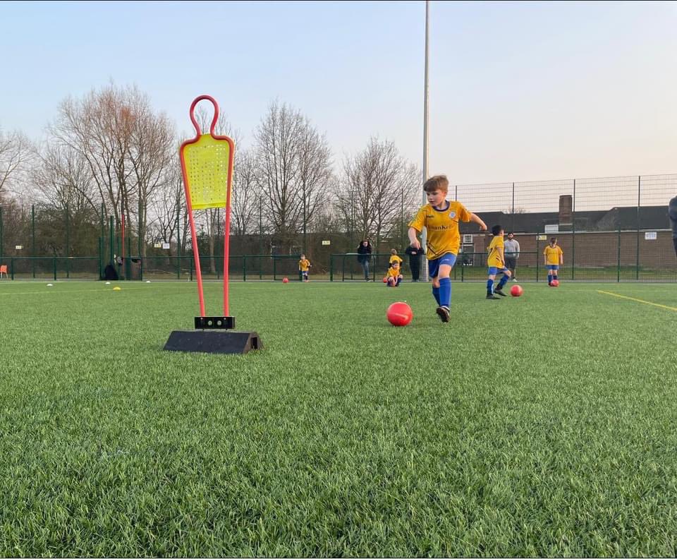 EliteFCAcademy's tweet photo. β«οΈ| GRASSROOTS CLUB COACHING
All 5 @CGJFC under 7 teams were on fire π₯ this week during our Elite Partner Club Sessions
Foundation Phase focus this week sees teams focusing on their Finishing
β
Left Foot
β
Right Foot
β
Striking With Power
β«οΈ| #ElitePartnerClub | #cgjfc https://t.co/P9IYnZgcTN