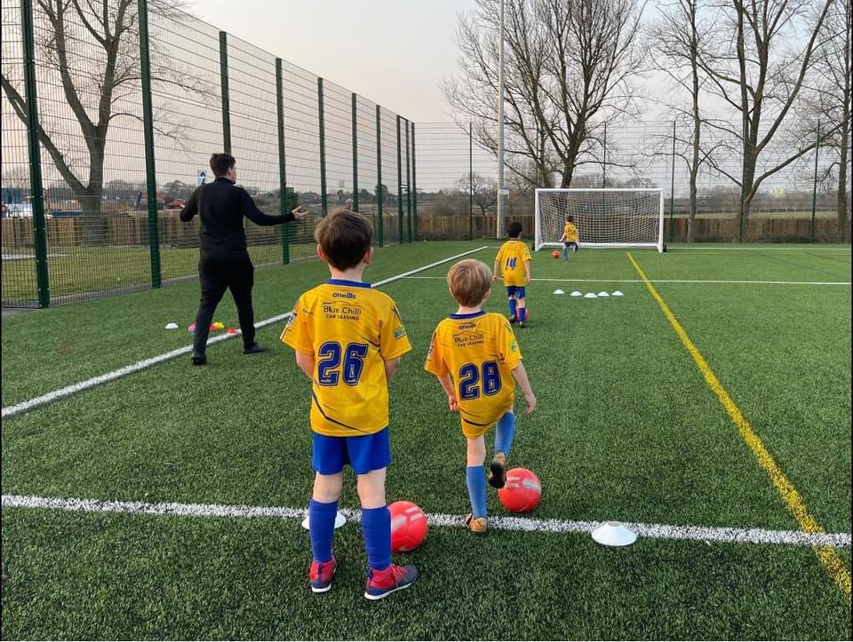 EliteFCAcademy's tweet photo. β«οΈ| GRASSROOTS CLUB COACHING
All 5 @CGJFC under 7 teams were on fire π₯ this week during our Elite Partner Club Sessions
Foundation Phase focus this week sees teams focusing on their Finishing
β
Left Foot
β
Right Foot
β
Striking With Power
β«οΈ| #ElitePartnerClub | #cgjfc https://t.co/P9IYnZgcTN