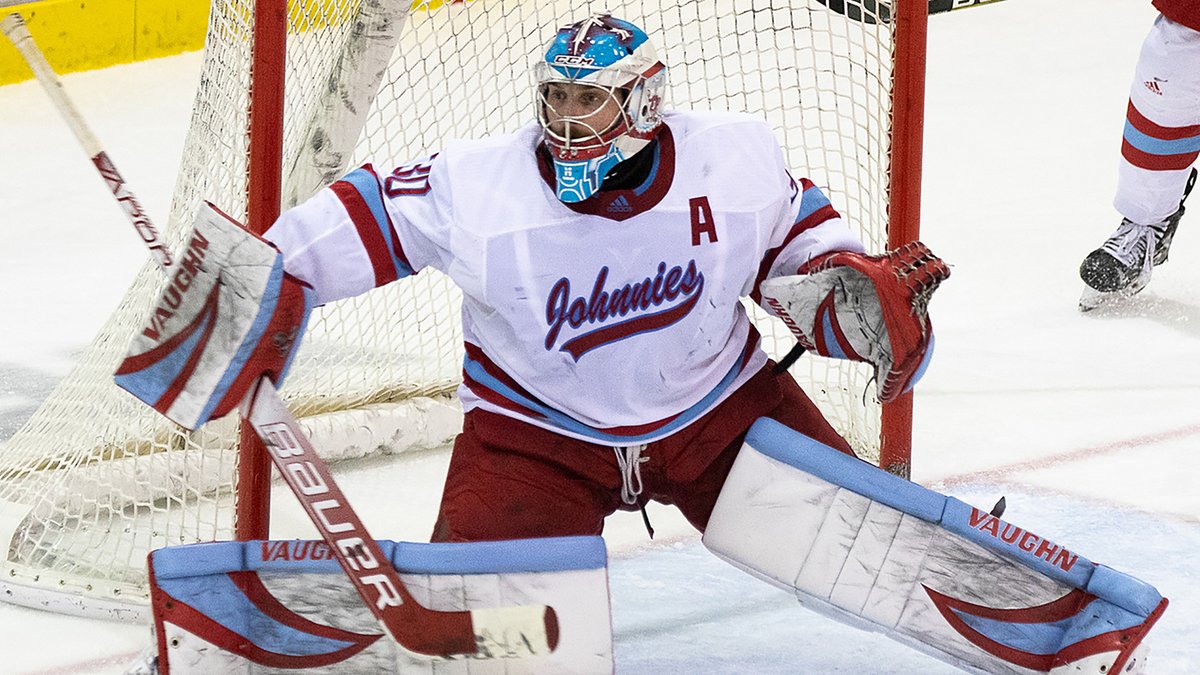 Congratulations to <a href="/JohnnieHockey/">SJU Hockey</a> senior goaltender Mac Berglove, who was named a CCM/AHCA All-American today!

RELEASE: gojohnnies.com/news/2022/3/24…

#GoJohnnies #d3hky