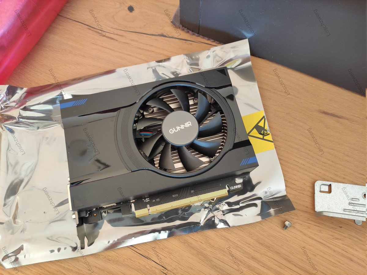 Loeschzwerg_3DC's tweet photo. New system for testing the GUNNIR Iris Xe MAX INDEX V2 🤓✌️
Pssst 🤫 It's already running without uCode Mod on the Asus B560M-A.
#intel #DG1 #xegraphics #gunnir #b560 #rocketlake https://t.co/yqTD2C7KDE