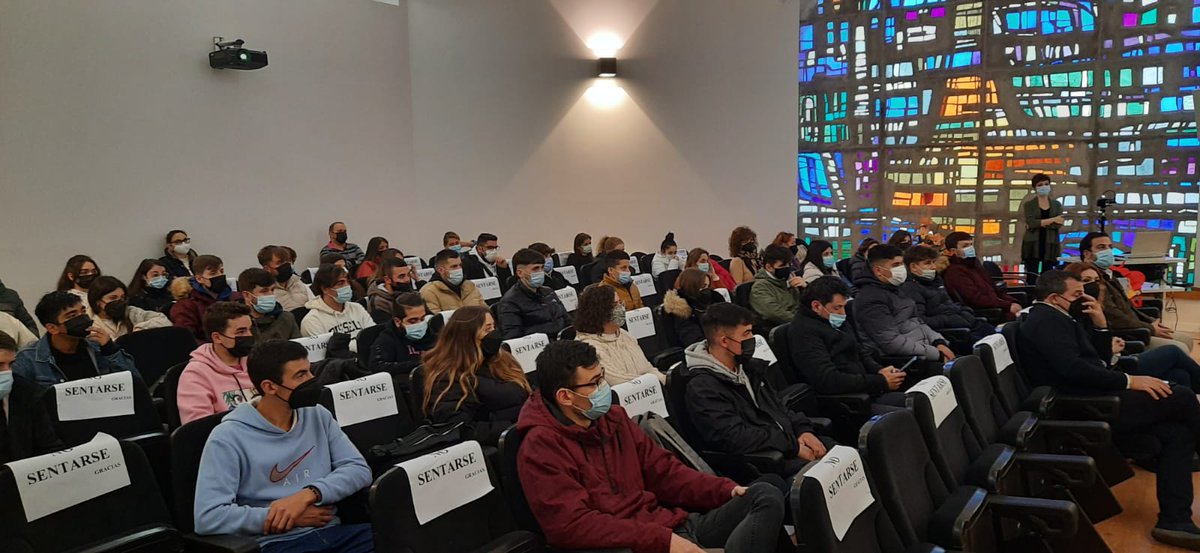CEAT Badajoz celebró en Cáceres su segundo acto con universitarios, dentro del programa de promoción del Plan del Empleo Autónomo de Extremadura, denominado “Emprendimiento, una alternativa tras la UEX”, encaminado a promover el autoempleo entre los jóvenes.