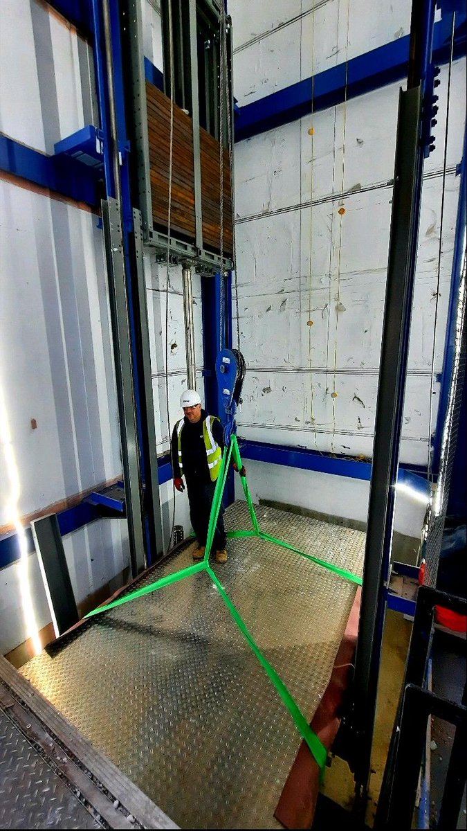 ApexLifts's tweet photo. Our engineering team have been working hard on-site, getting this rather large car base in place... well done all! 👏
#modernisation #londonproject https://t.co/Ly6tJLHhqa