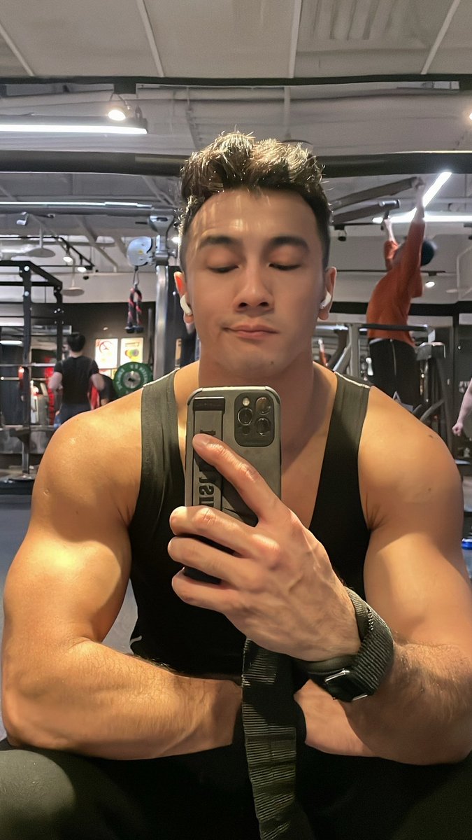 ebcjan's tweet photo. Late night workout 🙌 #IONS https://t.co/XHU9qFCGpE