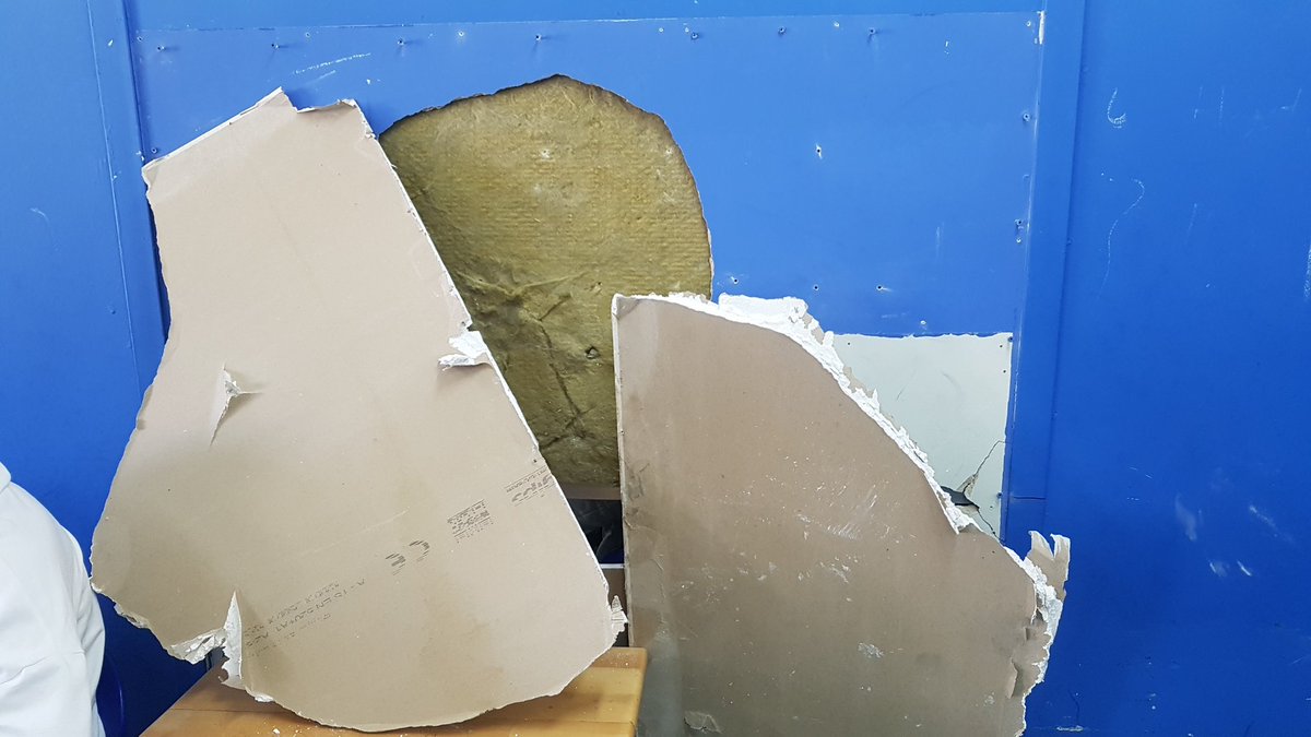 Okulun yapımı için başarıyı fırsata çevirmeyi düşünmek zorunda bırakılan Şişli EML'liler ... #BarakadanAmerikaya
#barakadeğilokulistiyoruz