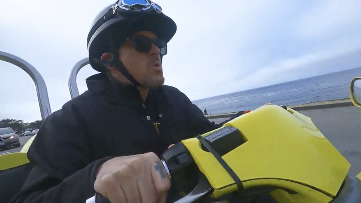 GhostAdventures's tweet photo. me racing home to watch #GhostAdventures: https://t.co/VHQ7r3P9Oh