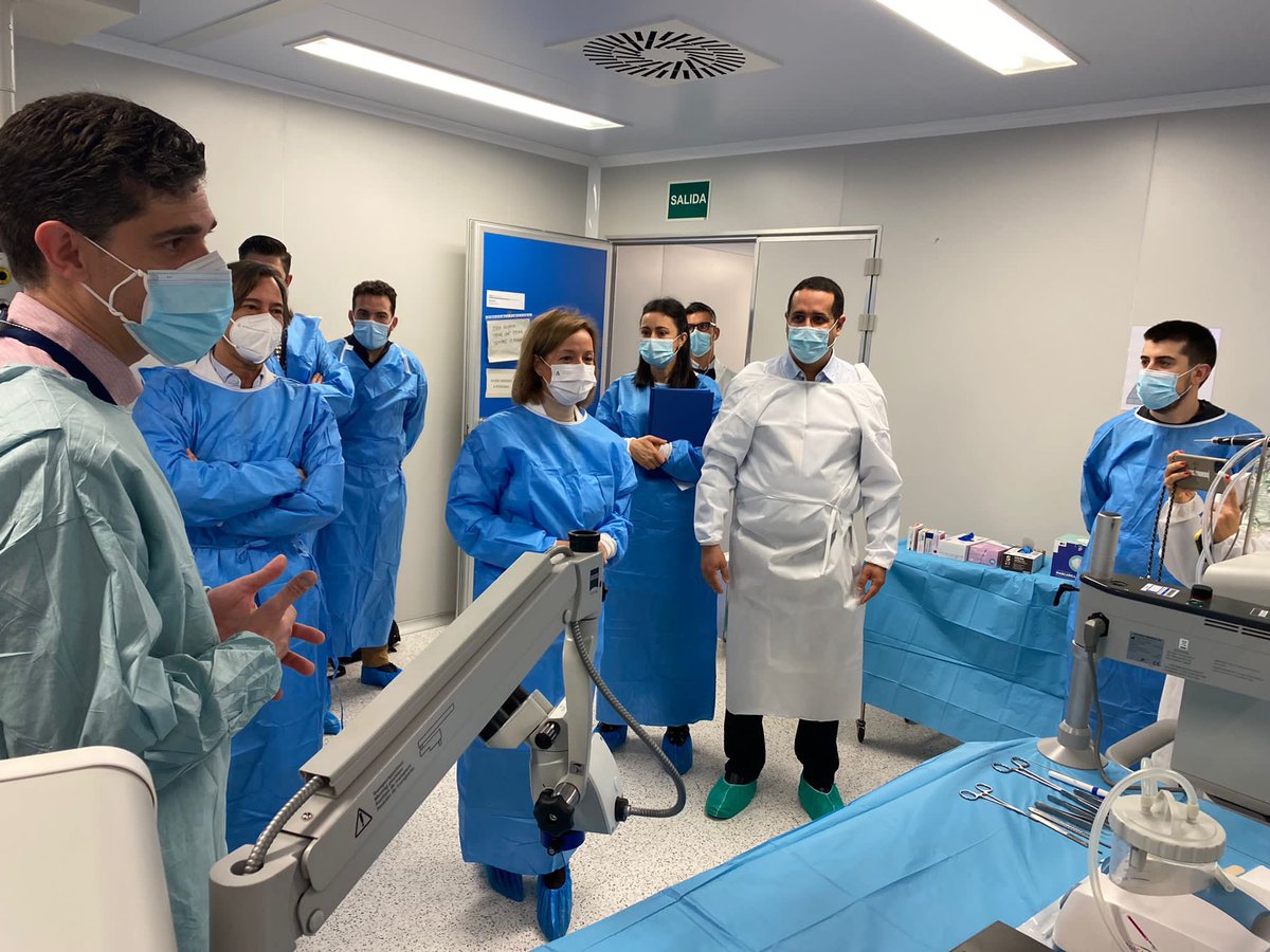 vallegarciasan1's tweet photo. Impresionante sesión formativa precongreso organizada por #Neurocirugia del @HUReinaSofia en el laboratorio de CIRUGIA EXPERIMENTAL del @IMIBIC sobre la disección de #fibrasblancas para avanzar en el perfeccionamiento de la técnica! #Cordoba lidera el XXXVII Congreso #SOANNE 🙏🏾 https://t.co/nxyk4ijMfP