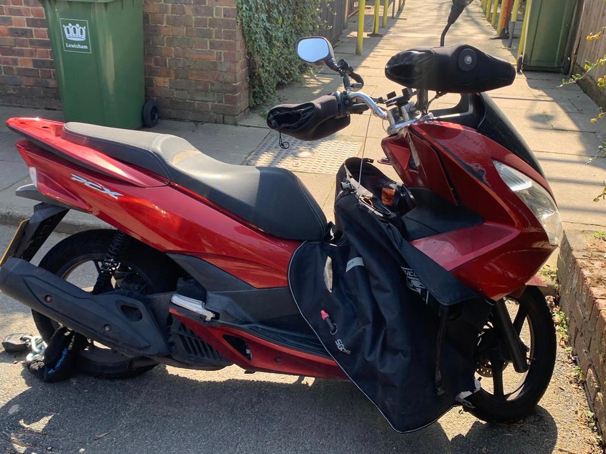 MPSPerryVale's tweet photo. Wow another 2 stolen bikes recovered in #CroftonPark Ward by #PSJames, #MSCPCJames, #PCLucy and #PCBen this am. Great results this week 😊#PCSOAndrea https://t.co/7tcKTgr8O6