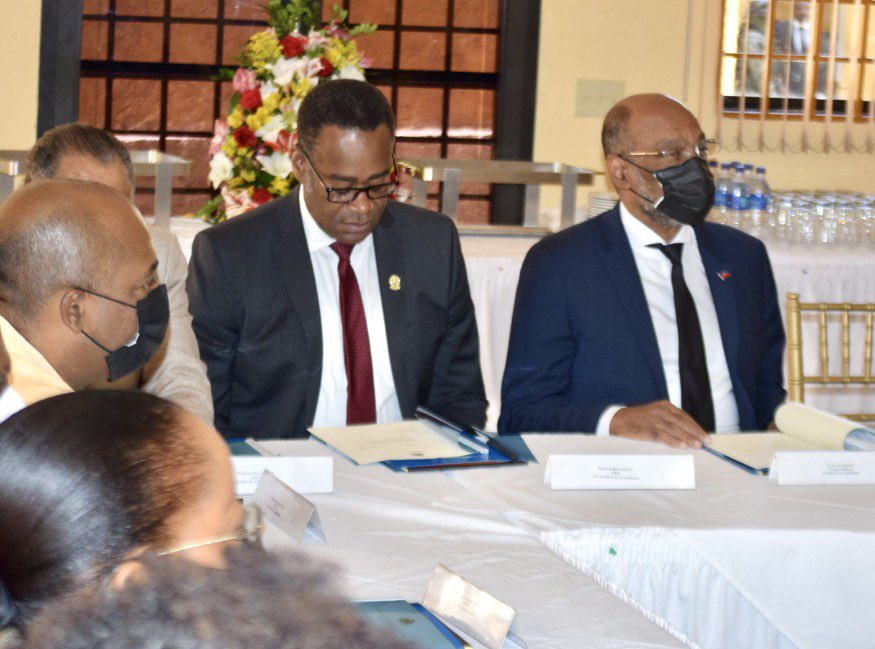 CONALDHaiti's tweet photo. Le mercredi 23 mars 2022, @CONALDHaiti a tenu sa réunion statutaire, présidée par PM  @DrArielHenry suivant le vœu de la loi, soit chaque 3 mois. Entre autres points à l’ordre du jour, l’état de la #drogue en #Haïti et les perspectives d’avenir ont été évoqués. https://t.co/cS9vqPR5Z3