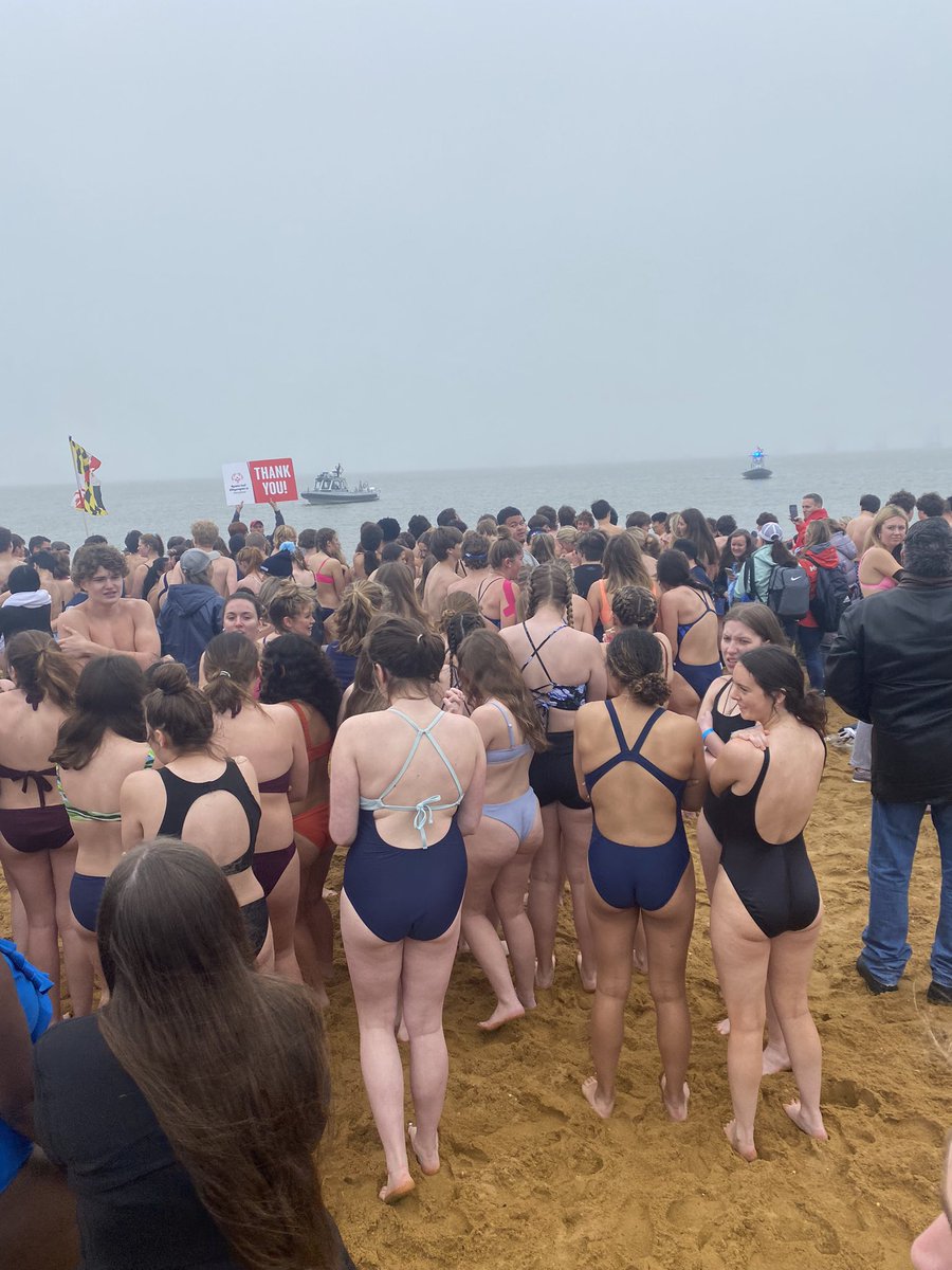 keylpclub's tweet photo. The Plunge! Thank you LPJROTC for putting this together. Great time for a great cause. 🐻‍❄️ https://t.co/AJIyiAHbzw