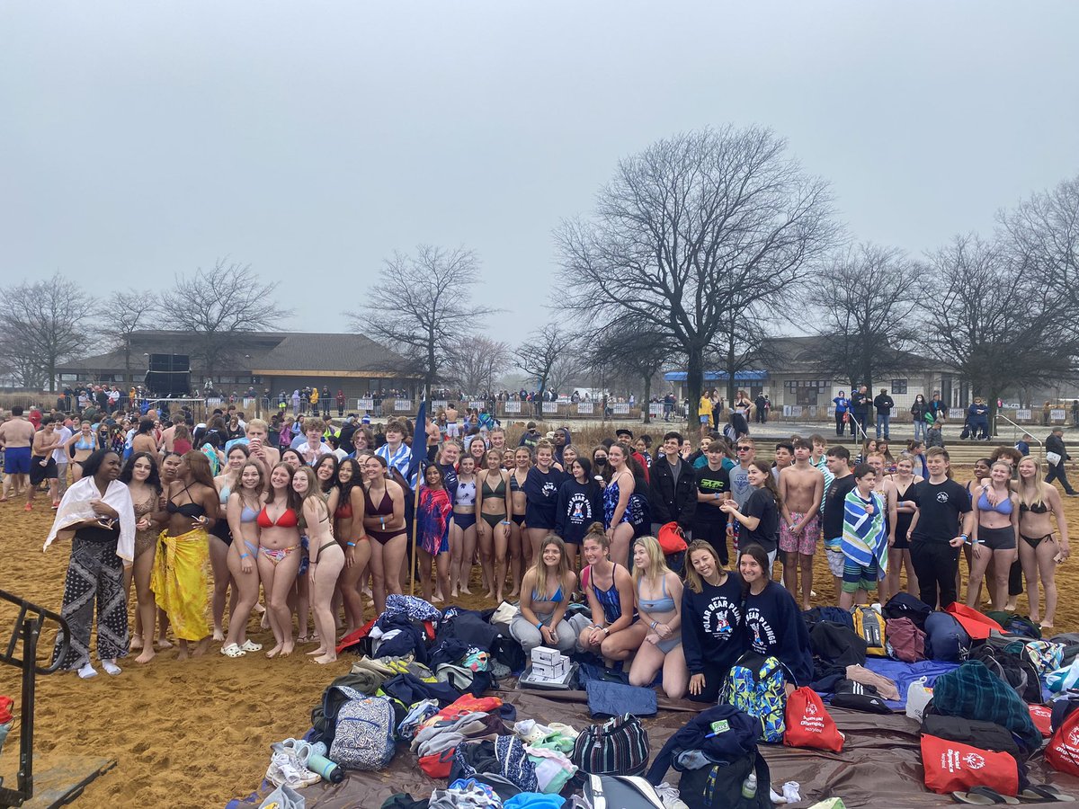 keylpclub's tweet photo. The Plunge! Thank you LPJROTC for putting this together. Great time for a great cause. 🐻‍❄️ https://t.co/AJIyiAHbzw