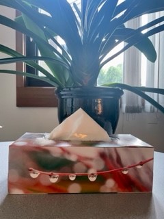 It's the little things... Replacement custodian at the office folds my Kleenex into tidy little triangle every night. I've never even set eyes on this gem of a human, but they sure make my day! #kindness #HumanSocialsd33