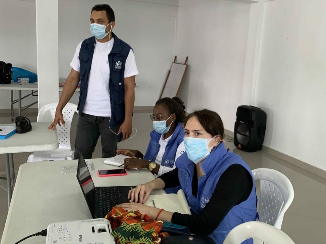 ONUHumanRights's tweet photo. Nos reunimos @ONUHumanRights @DefensoriaCol y #líderes #lideresas y defensoreXs de #DDHH #Bojaya, #Quibdó y #BahíaSolano de la #RedInteretnicaDeDefensores #Chocó. Como en #Bojayá, #20añosdespués, alertan, defienden el territorio y piden presencia integral del Estado https://t.co/FFsbkaQifz