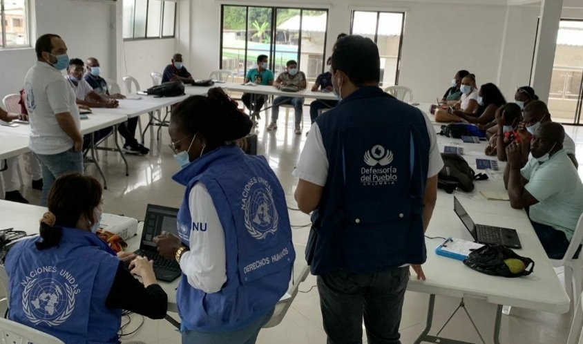 ONUHumanRights's tweet photo. Nos reunimos @ONUHumanRights @DefensoriaCol y #líderes #lideresas y defensoreXs de #DDHH #Bojaya, #Quibdó y #BahíaSolano de la #RedInteretnicaDeDefensores #Chocó. Como en #Bojayá, #20añosdespués, alertan, defienden el territorio y piden presencia integral del Estado https://t.co/FFsbkaQifz