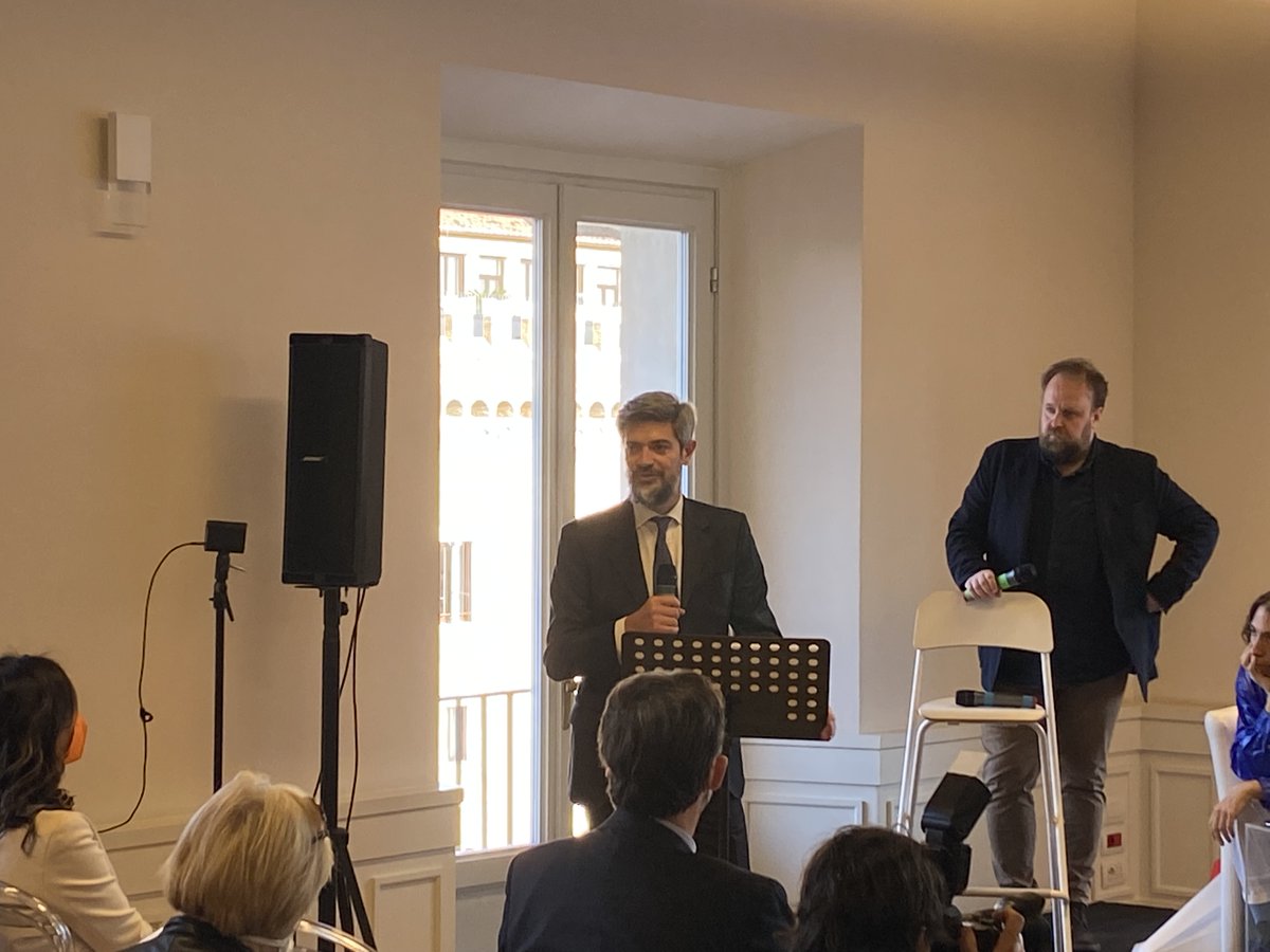 È <a href="/MarcoSesanaTw/">Marco Sesana</a> ad aprire #GeneraliValoreCultura: «L'obiettivo è dare accesso al patrimonio culturale italiano. Ci piace pensare che noi, assicuratori, proteggiamo anche le emozioni». 
Live streaming youtu.be/CzI4UYjV8R0

#PalazzoBonaparte #ARTEGenerali #adv