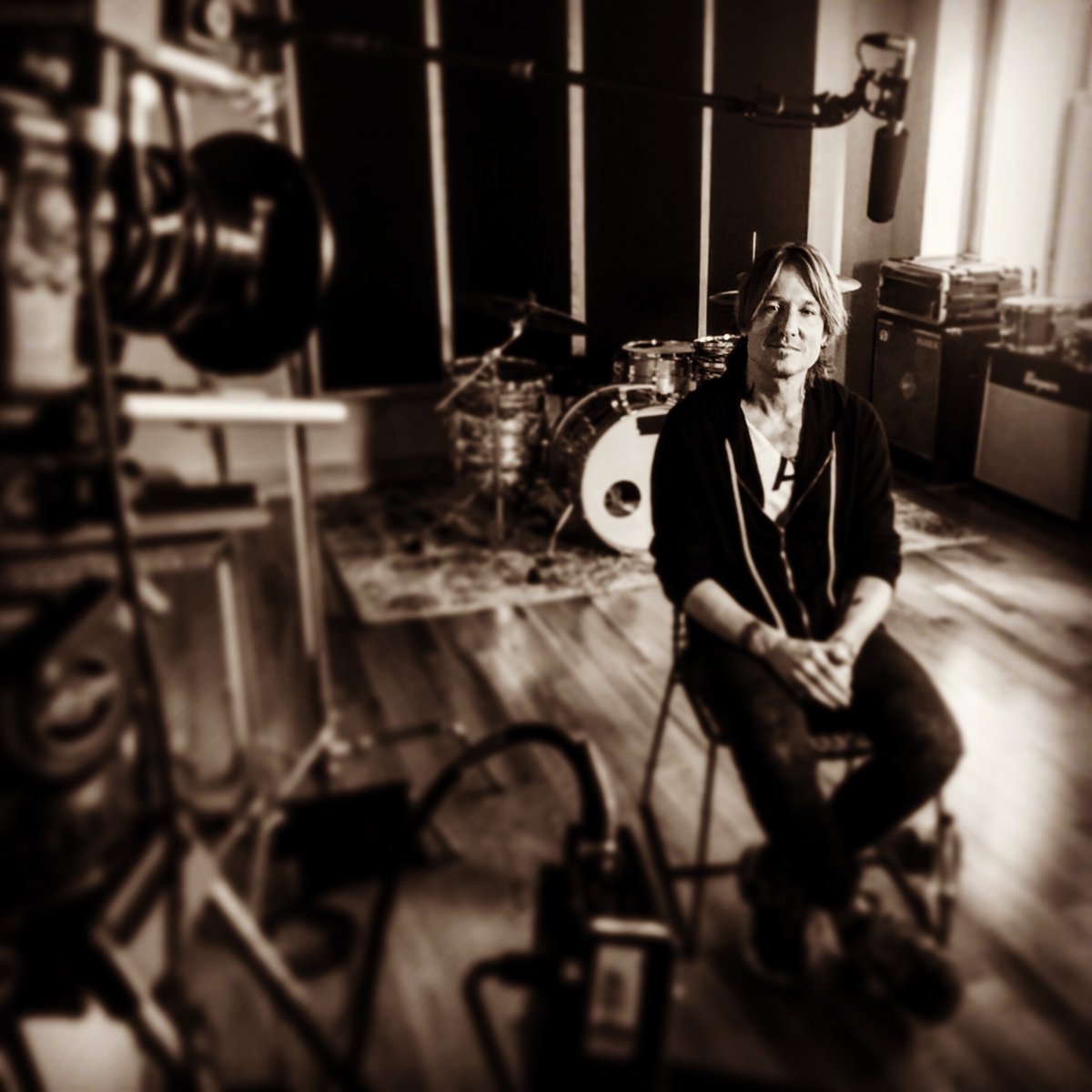 Country singer Keith Urban in new doc SLIM &amp; I.  Coming soon to Backbeat Docs.
#comingsoon #countrysinger #keithurban #slimdusty #joymckean