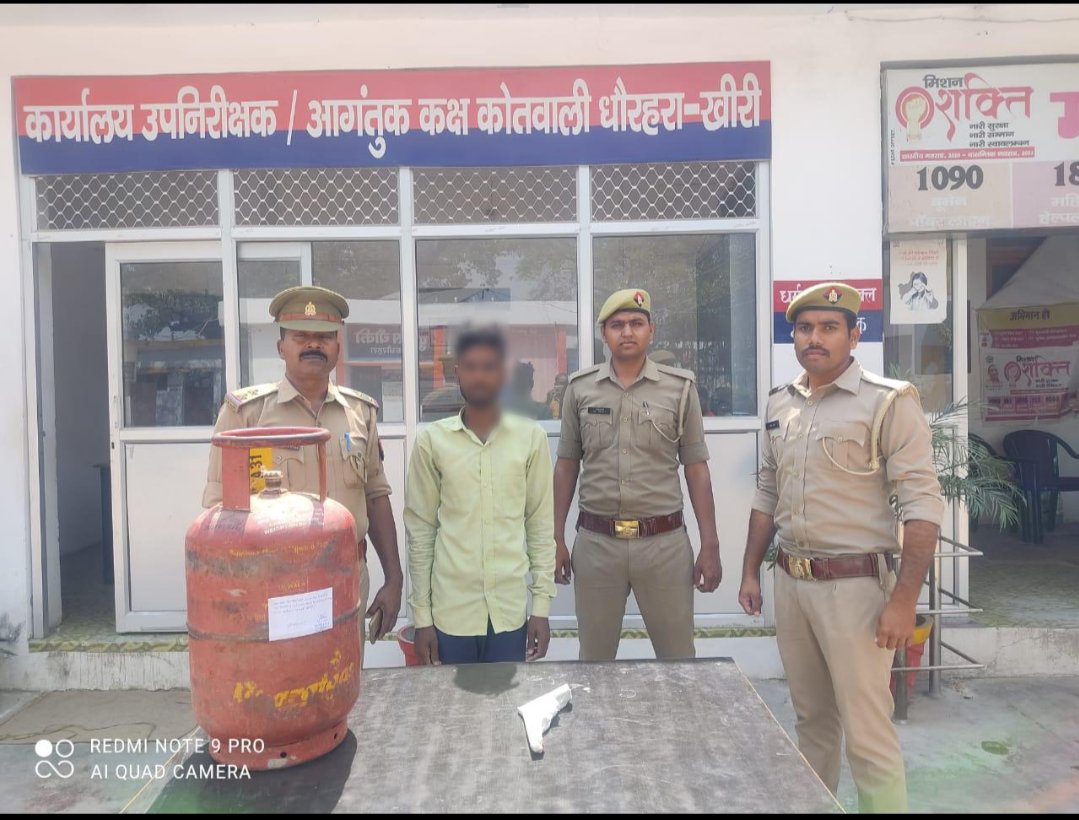 #SPKheri के निर्देशन में जनपद में अपराध की रोकथाम हेतु चलाए जा रहे अभियान के अंतर्गत आज दिनांक 24.03.22 को थाना धौरहरा पुलिस द्वारा चोरी की घटना का सफल अनावरण करते हुए अभियु्क्त सरोज कुमार को 01 चोरी के गैस सिलेंडर, 01 अवैध तमंचा 315 बोर व 01 जिंदा कारतूस के साथ गिरफ्तार किया गया