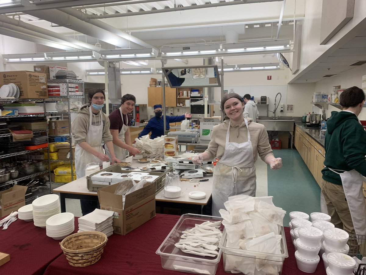 mmeroseleblanc's tweet photo. Huge thank you to our culinary tech class for preparing fricot for our staff and students today for “la semaine de la fierté française”! #spff2022 https://t.co/GfHUohVn1C