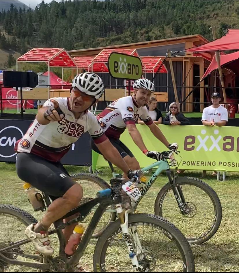 SU_Alumni's tweet photo. #Move4Food: Francois Swart and Robert van Staden completed Stage 4 of the 2022 Absa Cape Epic today!
They are trying to raise funds to provide immediate relief to curb student hunger on SU’s campuses so no student will have to study on an empty stomach.
https://t.co/MDxCdrybjH https://t.co/0UPMC3NnbB