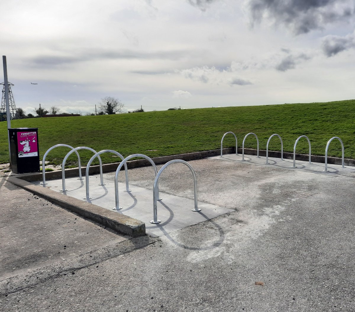 Fingalcoco's tweet photo. We've added new bike parking racks at Kettles Park in Swords, making it easier than ever to safely park your bike when you're out and about. Why not #cyclethere for your next workout or walk?
#ActiveTravel https://t.co/GZimBc3Jc4