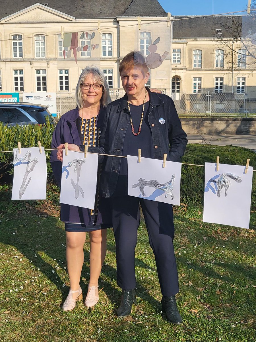 Mais qui se cache derrière les ombres? ⁦<a href="/ChretienMyse/">Maryse Chretien</a>⁩ #ageem accueille Joëlle Gonthier ⁦@LaGrandeLessive⁩ exceptionnelle dans l’académie de Reims ! ⁦@OlivierBrandouy⁩ <a href="/chaumont/">Meris Chaumont</a> 
Et dans les écoles mat la proposition artistique est toujours largement relayée 👍