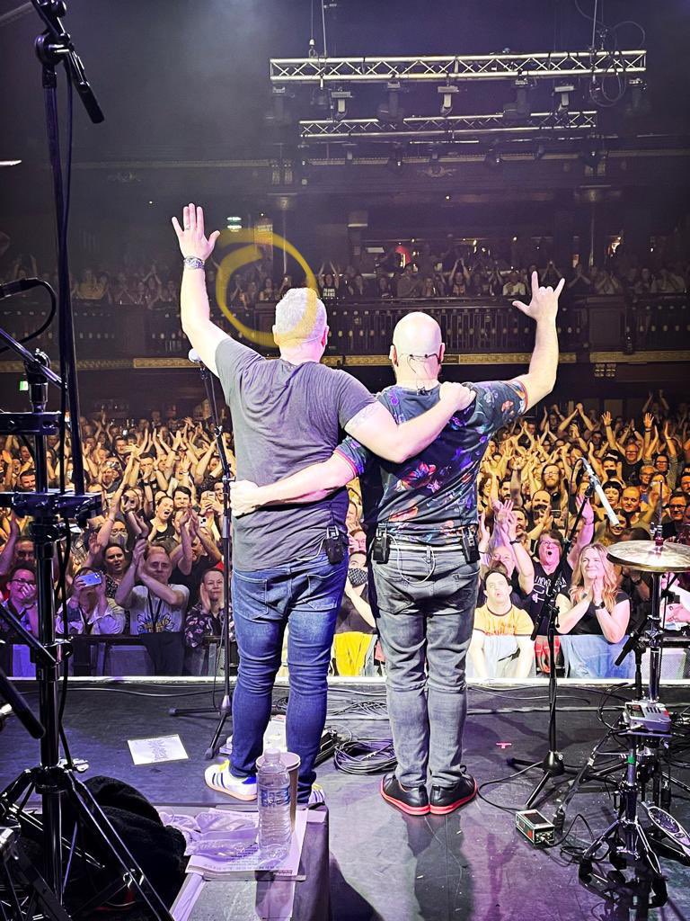 Went to see <a href="/barenakedladies/">Barenaked Ladies</a> yesterday. What a gig, what a band! #tweet100