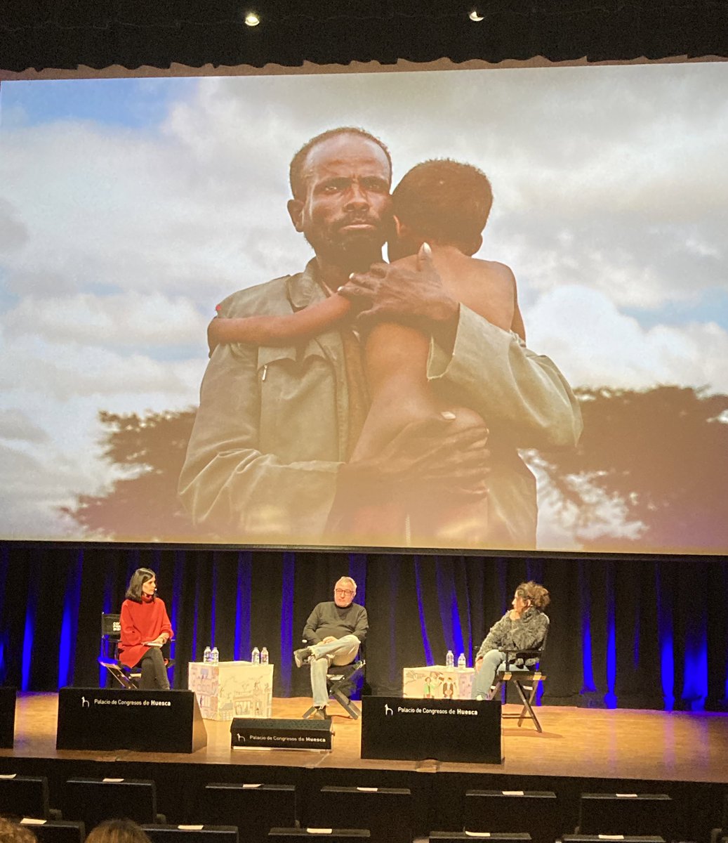 "Hay que mirar a los ojos de quien te regala un poco de su vida antes de darle al botón; Ser persona antes que periodista o fotoperiodista", <a href="/JcarlosTomasi/">Juan Carlos Tomasi</a> 
#fotoperiodisme 
#CongresoHuesca