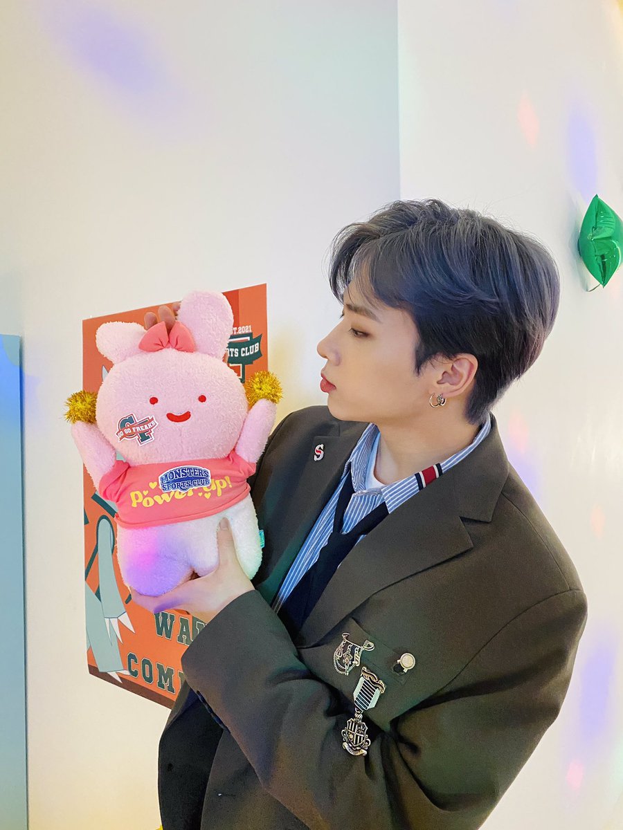 mcndfancafe's tweet photo. 220324 #MCND [From. #Castle_J]
🦈🦈🦈
￼
제 셀카를 기다리고 계신다는 소문을 듣고 날라왔습니가❤️ https://t.co/xaZN2AKu2i
