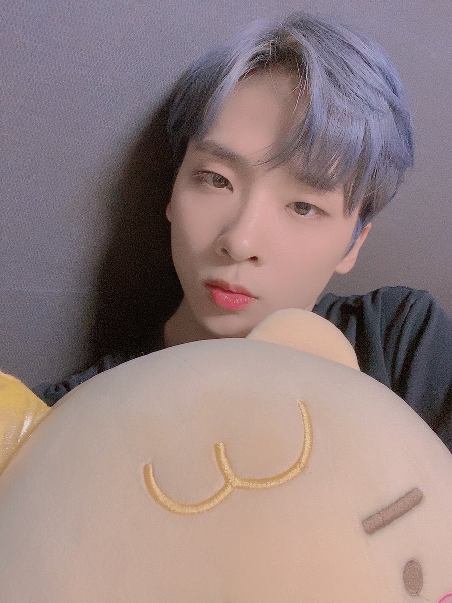 mcndfancafe's tweet photo. 220324 #MCND [From. #Castle_J]
🦈🦈🦈
￼
제 셀카를 기다리고 계신다는 소문을 듣고 날라왔습니가❤️ https://t.co/xaZN2AKu2i