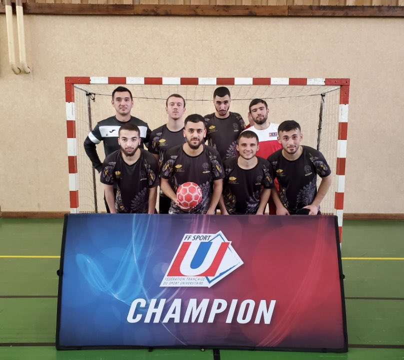 Félicitations <a href="/universitereims/">Université de Reims Champagne-Ardenne</a> champion <a href="/SportUgrandest/">Ligue Grand Est Sport Universitaire</a> de Futsal devant <a href="/Univ_Lorraine/">Lorraine</a> et <a href="/Insa_Strasbourg/">Insa Strasbourg</a> et bonne chance poir le championnat de France <a href="/FFSportU/">FFSU</a> <a href="/VilledEvryCourc/">Ville d'Évry-Courcouronnes</a> ! <a href="/LGEF_officiel/">LGEF - Ligue Grand Est de Football</a> <a href="/REBOTPhilippe2/">REBOT Philippe</a> <a href="/Raphal2Reynaud/">Reynaud Raphaël</a>