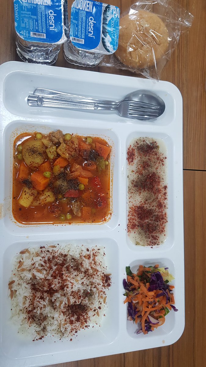 afiffags's tweet photo. Nasi, sup daging, çorba, salad, dan roti.
3.50 tl https://t.co/0bF2sTRGQc