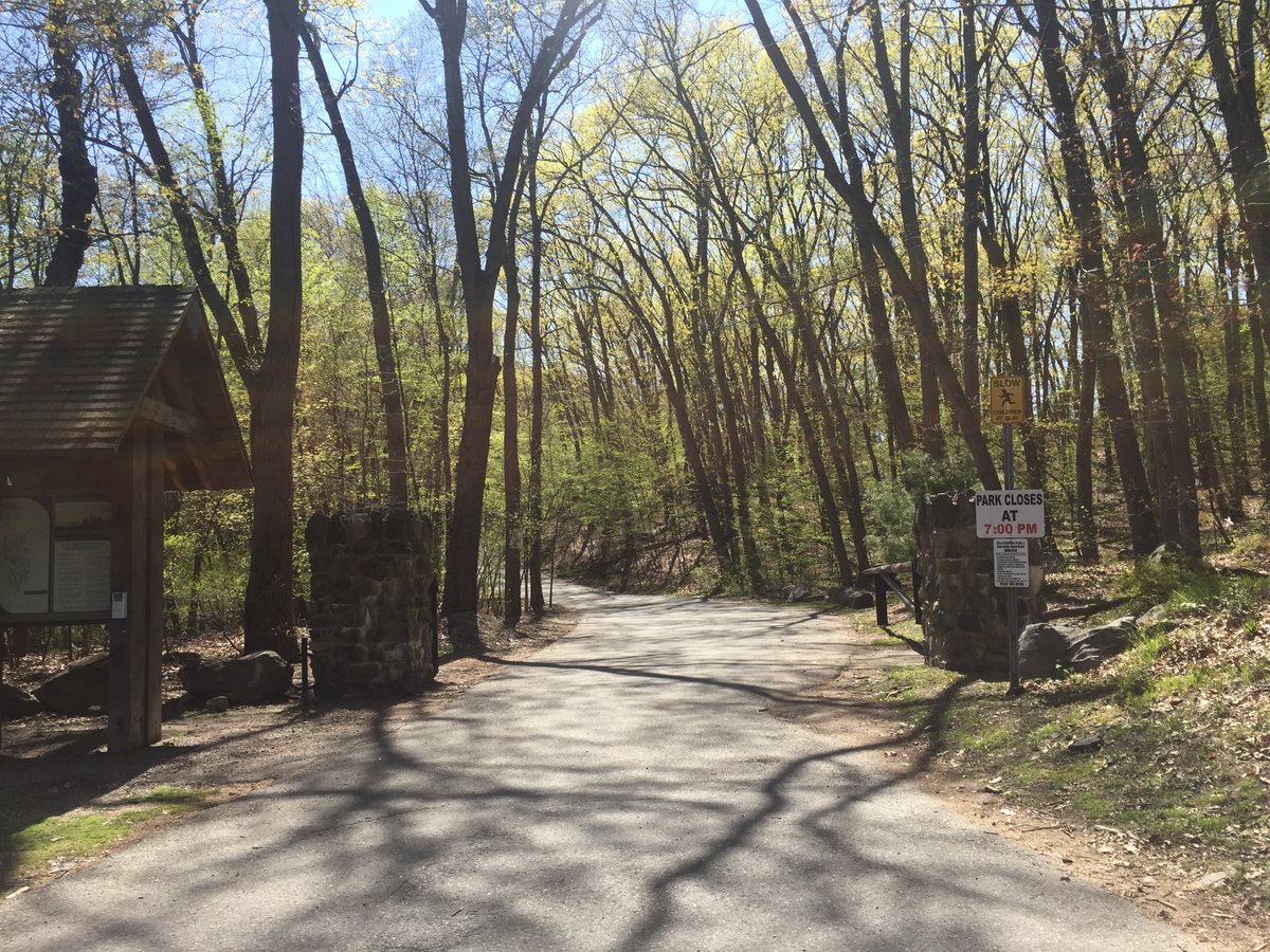 CityofWaltham's tweet photo. Prospect Hill Park's vehicle access road will open for the season on April 1st! The road will be open each day from 10am-7pm. The main entrance is located at 314 Totten Pond Rd.

Haven't been up Prospect Hill yet? Come check out some beautiful views of Waltham, Boston &amp; Beyond! https://t.co/LOUR7G9XZ5