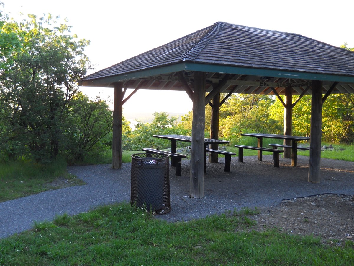CityofWaltham's tweet photo. Prospect Hill Park's vehicle access road will open for the season on April 1st! The road will be open each day from 10am-7pm. The main entrance is located at 314 Totten Pond Rd.

Haven't been up Prospect Hill yet? Come check out some beautiful views of Waltham, Boston &amp; Beyond! https://t.co/LOUR7G9XZ5