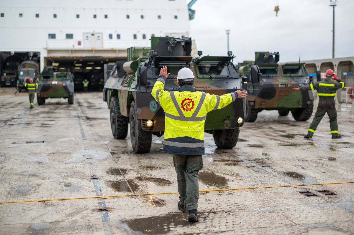 armeedeTerre's tweet photo. #LeSaviezVous 🧐 ? C'est le 2⃣6⃣ mars 1807, en Prusse Orientale, que Napoléon 1er crée les 1ers bataillons des Équipages des Transports Militaires, marquant ainsi l'acte fondateur de l'arme du train 🚛🚛🚛

Bon anniversaire à nos "tringlots" !
#Histoire2Terre #TradisMilis https://t.co/1t7VLqJMI2