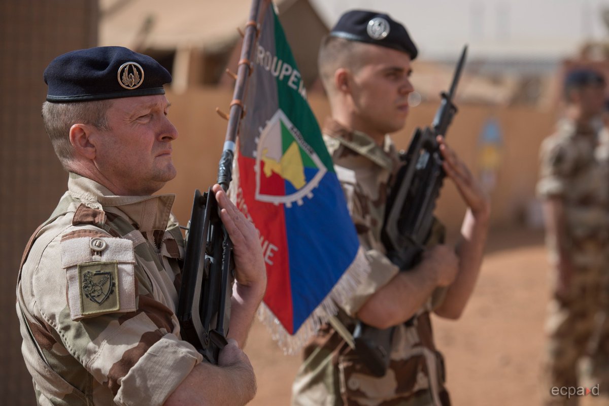 armeedeTerre's tweet photo. #LeSaviezVous 🧐 ? C'est le 2⃣6⃣ mars 1807, en Prusse Orientale, que Napoléon 1er crée les 1ers bataillons des Équipages des Transports Militaires, marquant ainsi l'acte fondateur de l'arme du train 🚛🚛🚛

Bon anniversaire à nos "tringlots" !
#Histoire2Terre #TradisMilis https://t.co/1t7VLqJMI2