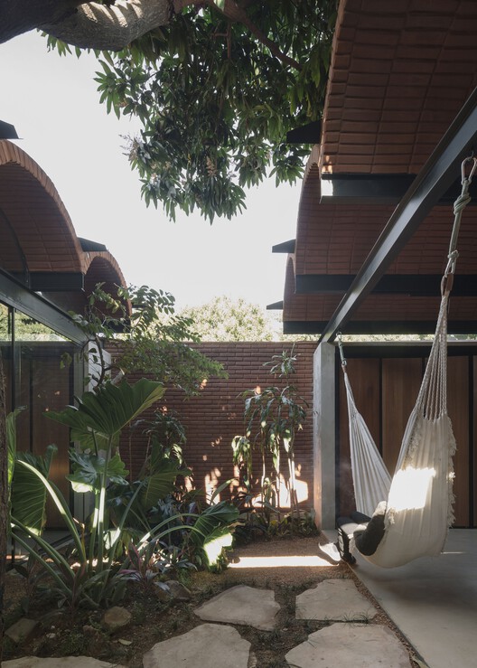 asterionix's tweet photo. Intermediate House
by Equipo de Arquitectura

Paraguay, 2021 https://t.co/NKKJZEMg5a