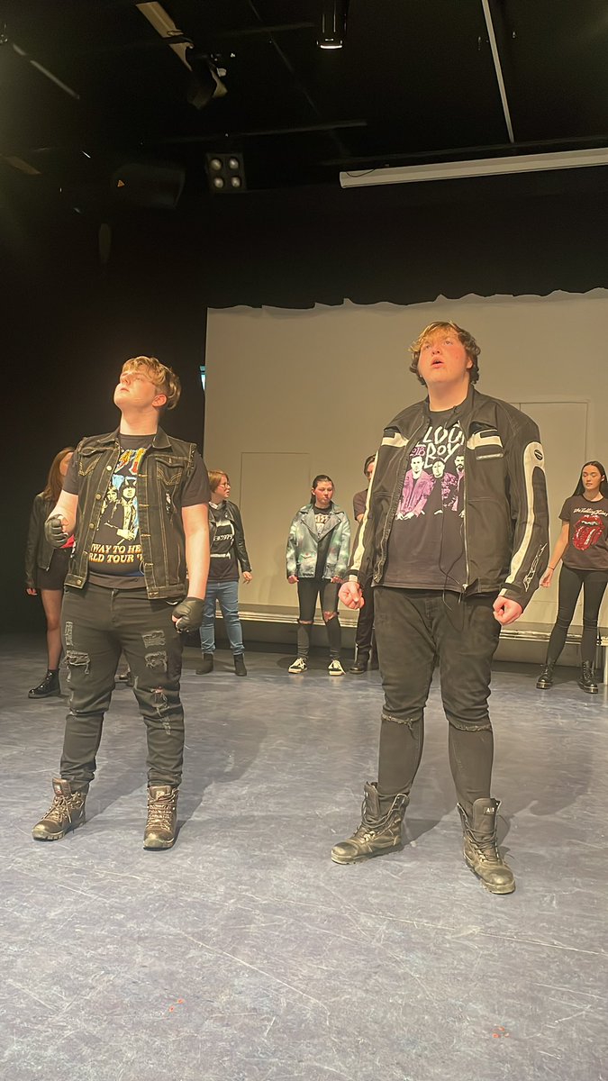 TURTONDRAMA's tweet photo. The boys getting ready for their last Turton show 😢😢 https://t.co/DA2pNW82Hy