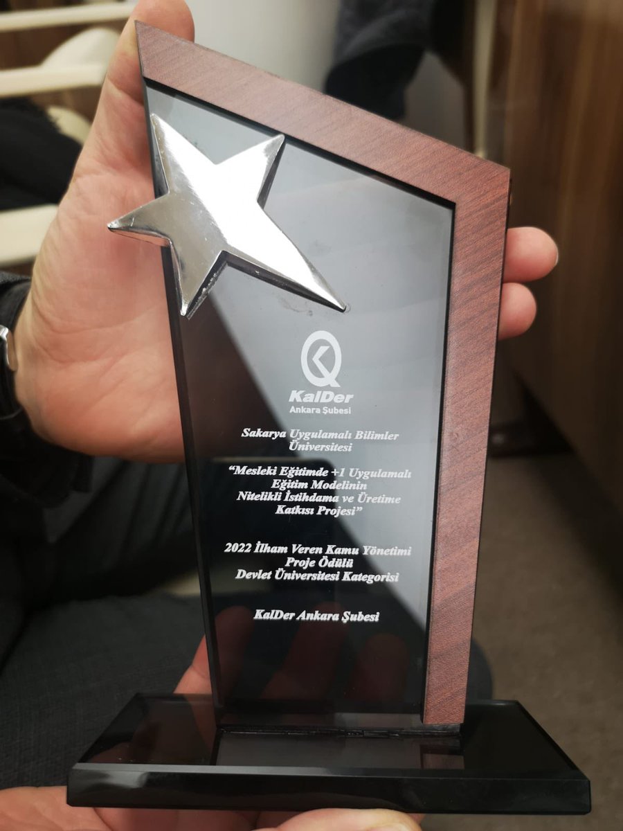 Üniversitemizin bir ödüle daha layık görülmesinin mutluluğunu yaşıyoruz.

Türkiye Kalite Derneği Ankara Şubesi tarafından düzenlenen İlham Veren Kamu Yönetimi Proje Ödülleri’nde Devlet Üniversitesi Kategorisi’nde ödüle layık görüldük.

@KalderAnkara <a href="/KaliteDernegi/">KalDer</a>
