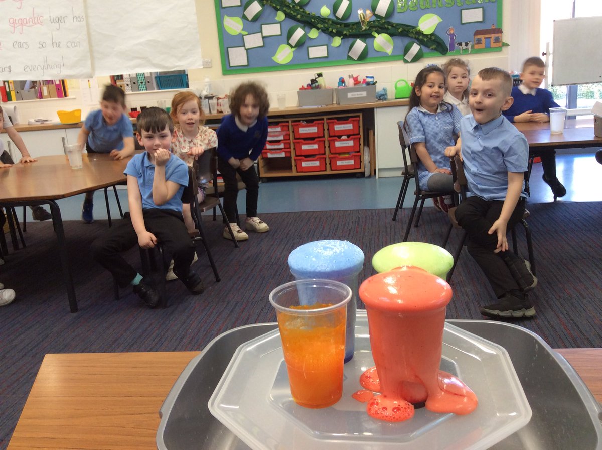 Wheeler_PS's tweet photo. Wheeler’s Science Week! 1A have had an amazing time working on different experiments this afternoon #WheelerScienceWeek #WheelerScience https://t.co/TbxdyZPOZt